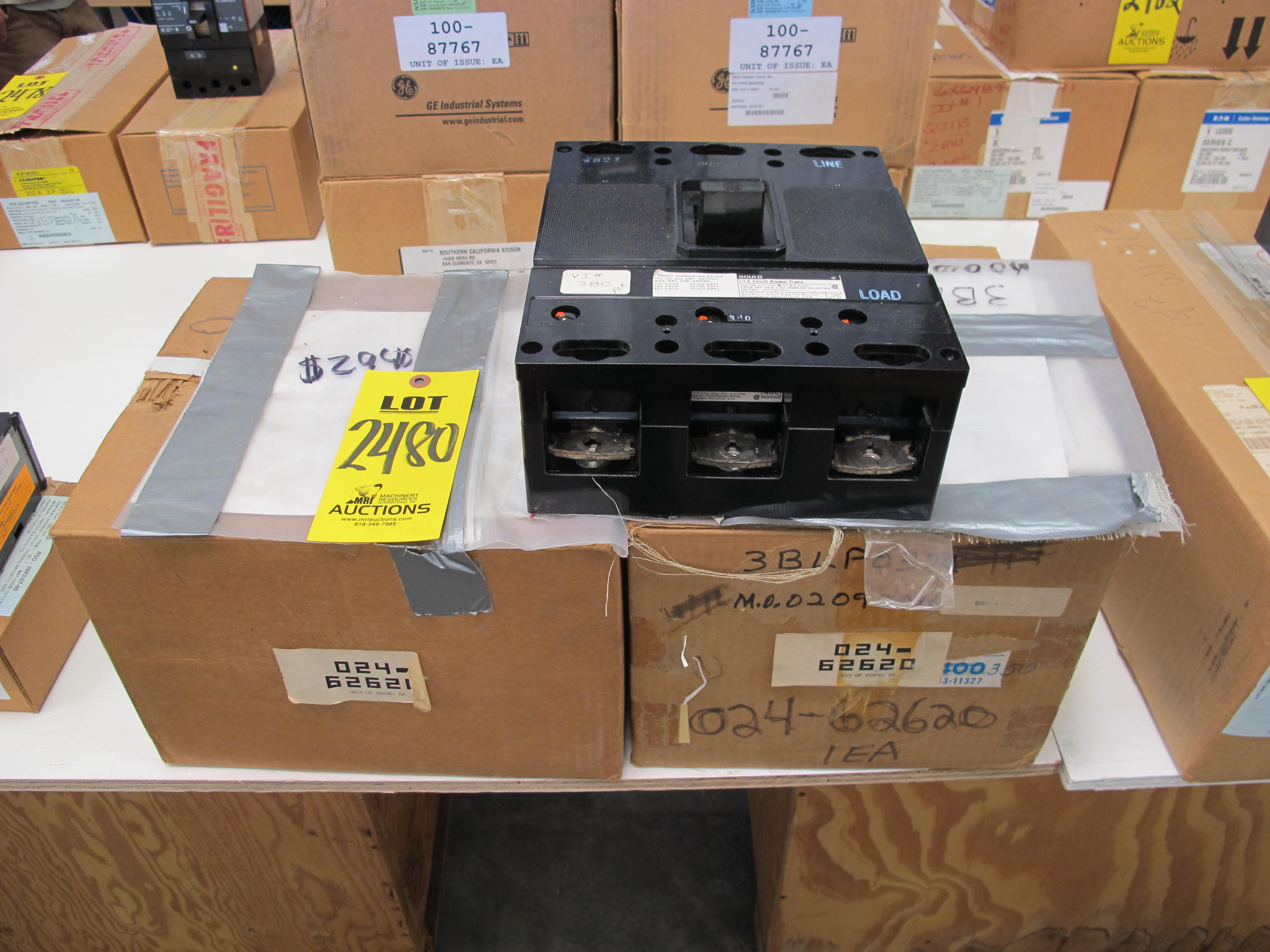 LOT (2) BREAKERS, CIRCUIT TYPE, 350 AMP RATING, 600 AC, 125/250 DC VOLT RATING, 3 POLE, MAGNETIC KIND. ENVIRONMENTALLY QUALIFIED. PART # SQUARE-D+C461 (W-44) LOADING & HANDLING FEE $5-